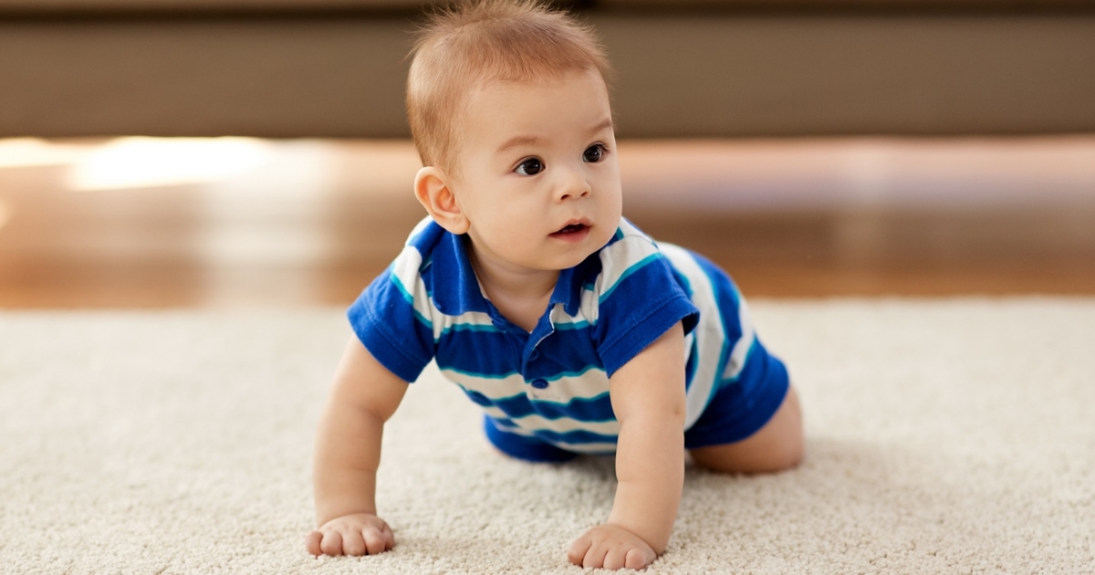 4 month old baby crawling